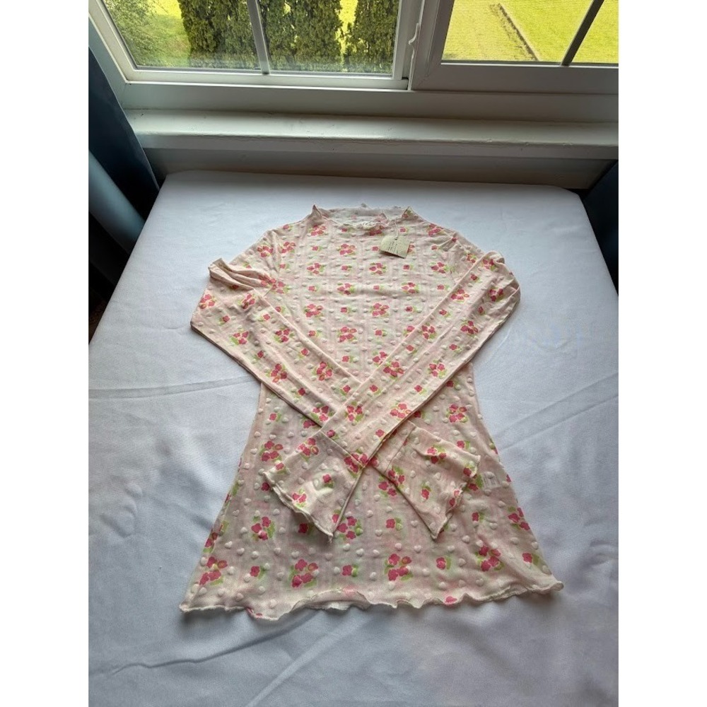 NWT Women's Whimsical Tee Perfect for Spring / Summer - Size Small